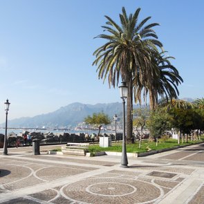 An der Uferpromenade von Salerno