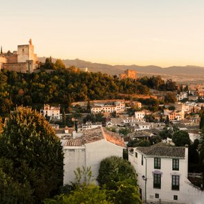 Ansicht auf Granada mit Alhambra