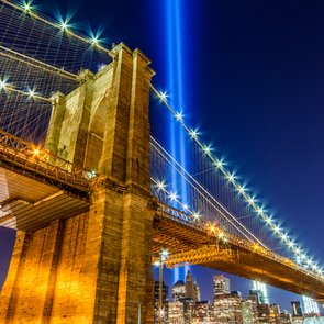 World Trade Center Lights und Brooklyn Bridge
