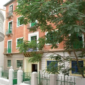Das Schulgebäude in Granada