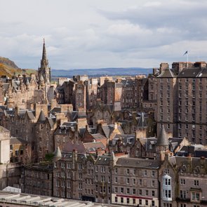 Die Skyline von Edinburgh