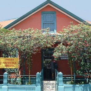 Das Schulgebäude in Heredia